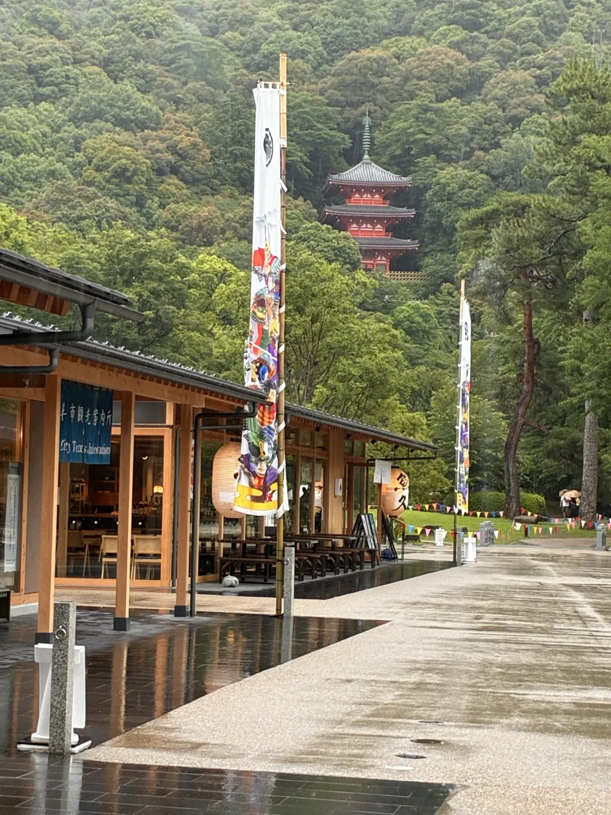 雨降りで人が見当たりませんでした