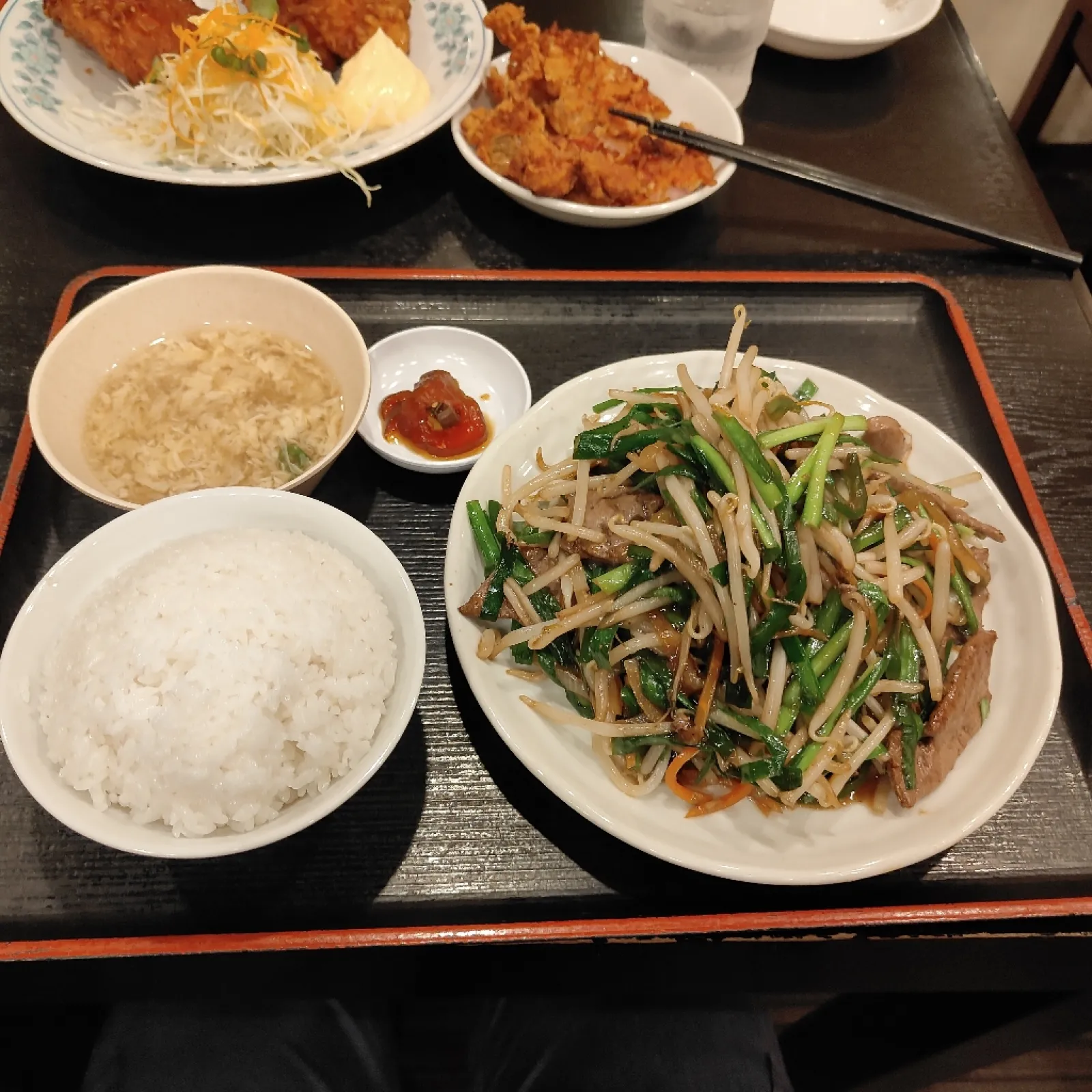 いつ行っても人がいっぱい

レバニラ定食900円
この量すごすぎ（笑）

からじろう→げんこつ1個分の大きさかな
もうお腹いっぱいよーーー