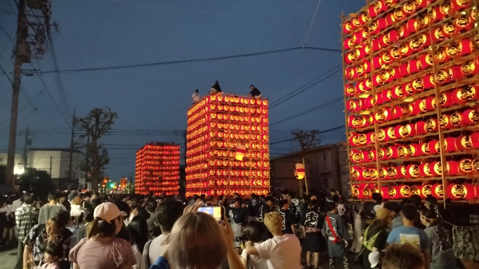 いつもは静かな街なんですが、一体どこにこんなに人がいたんだろうと驚くほどの大混雑です。