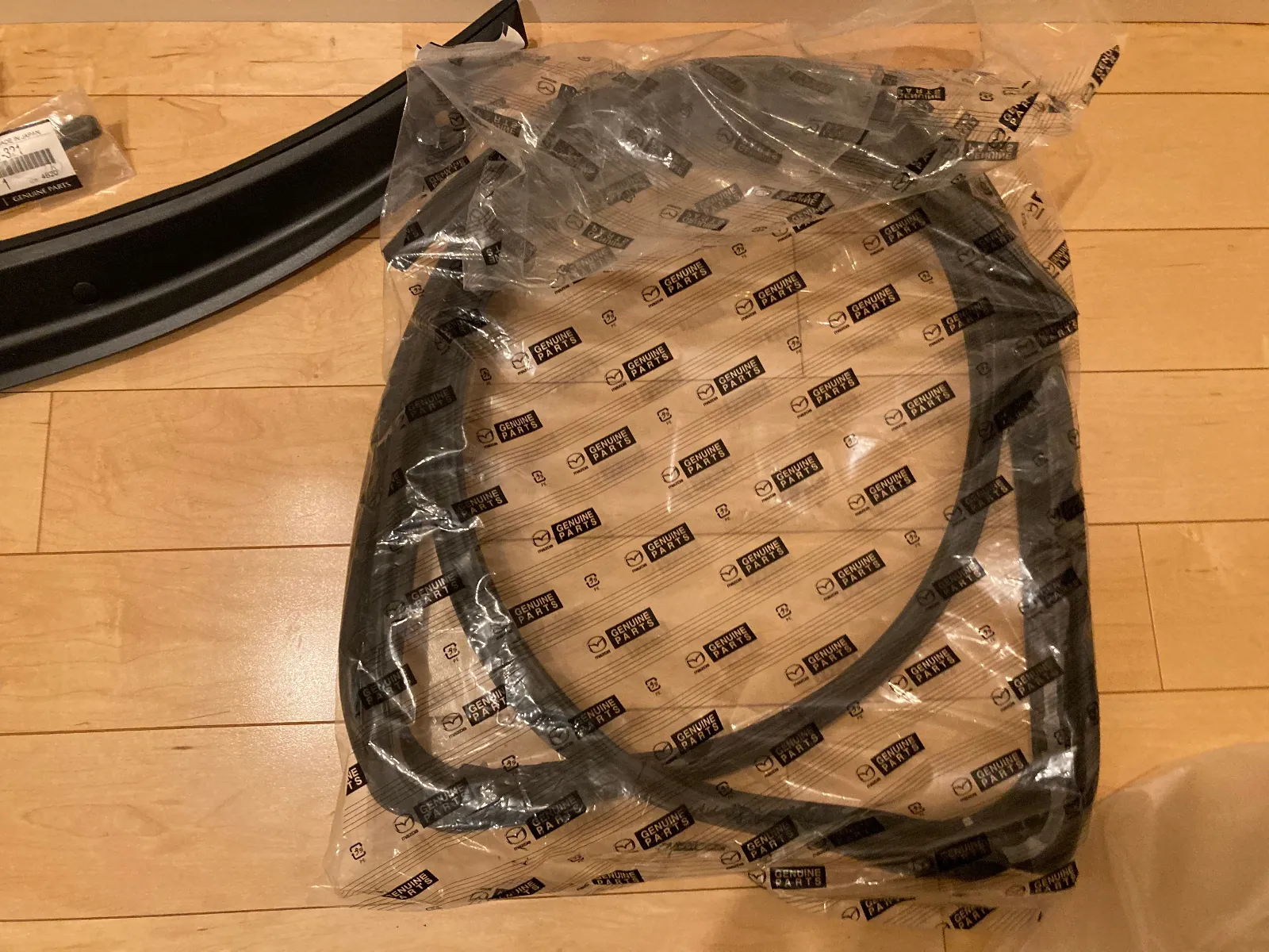 ウェザーストリップフロントヘッダー　NB用

手配したものの確認はＯＫでした。
