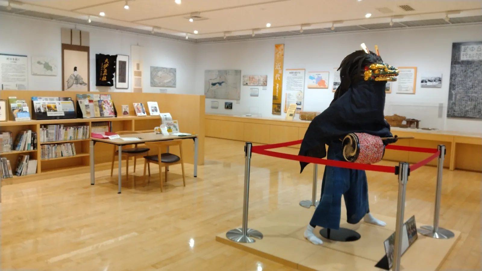 ちょっとした展示スペースと言う感じです。
新井白石とゆかりがあるとは知りませんでした。