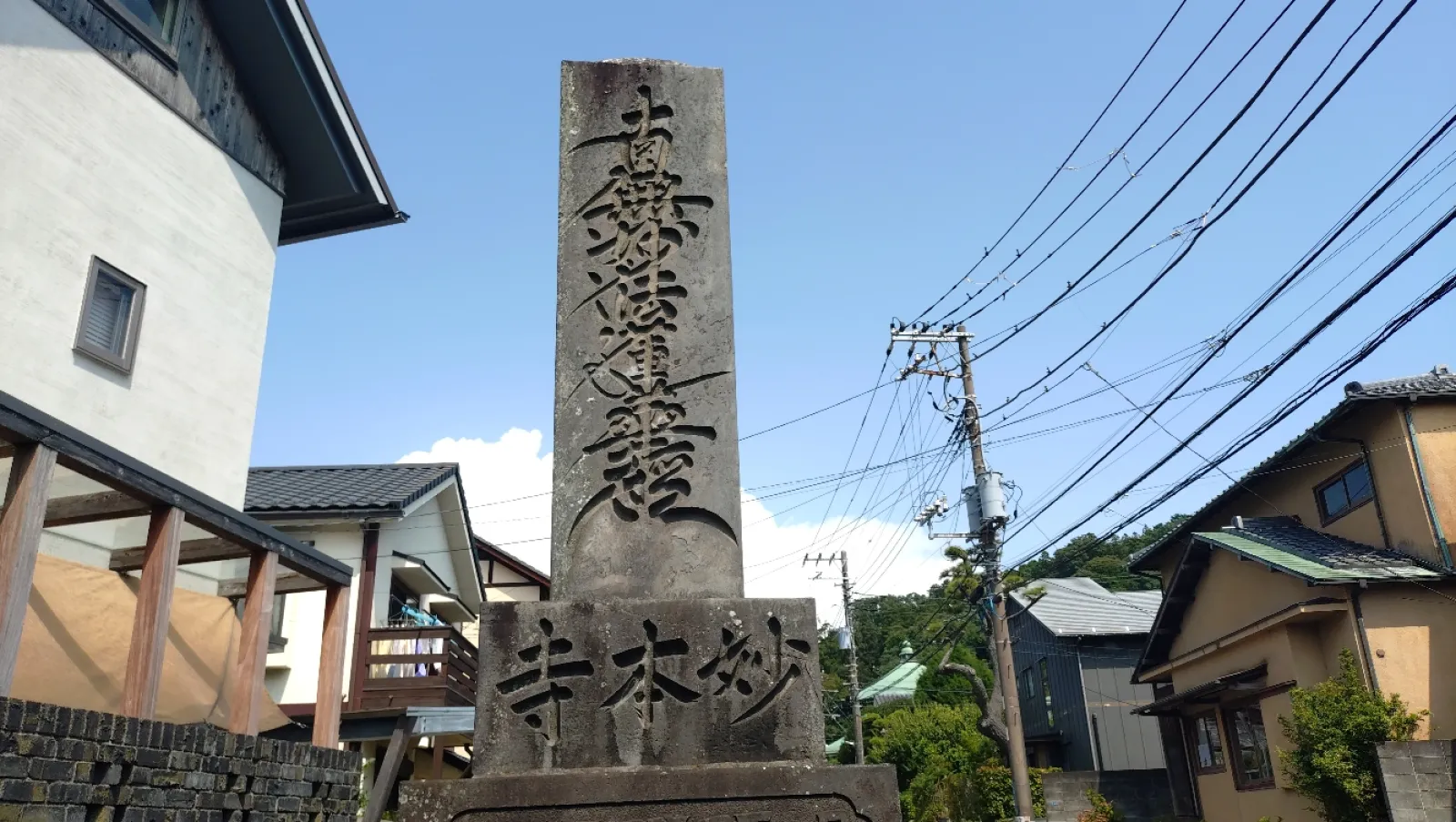 参道入口に門柱＆スペースが
