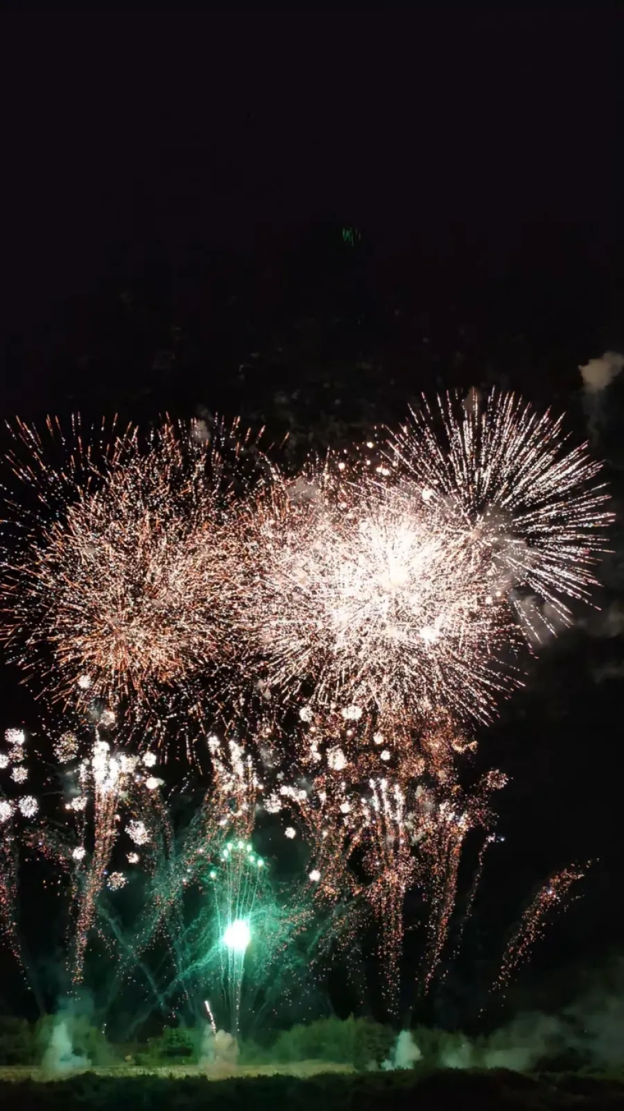 落合花火大会第80回
2500発で、かなり大きい花火が多かったです。
とても綺麗で、感動しました🎇