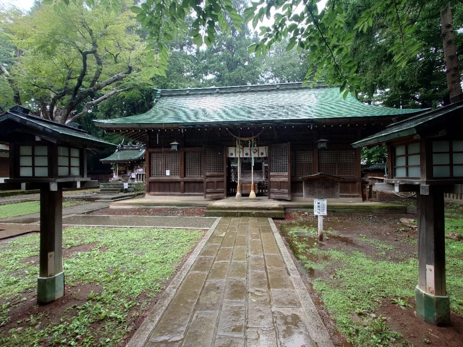 こちらは鹽竈神社の拝殿です。