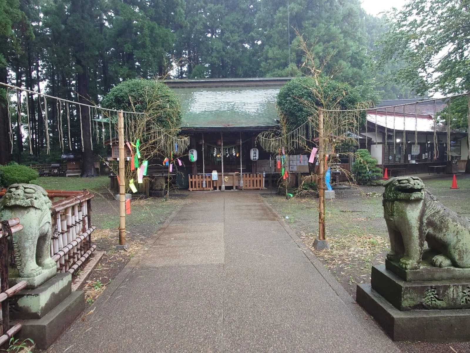 日高神社の拝殿です。
境内に瑞山神社の祠もあり社務所で二つの御朱印をいただくことが出来ます。