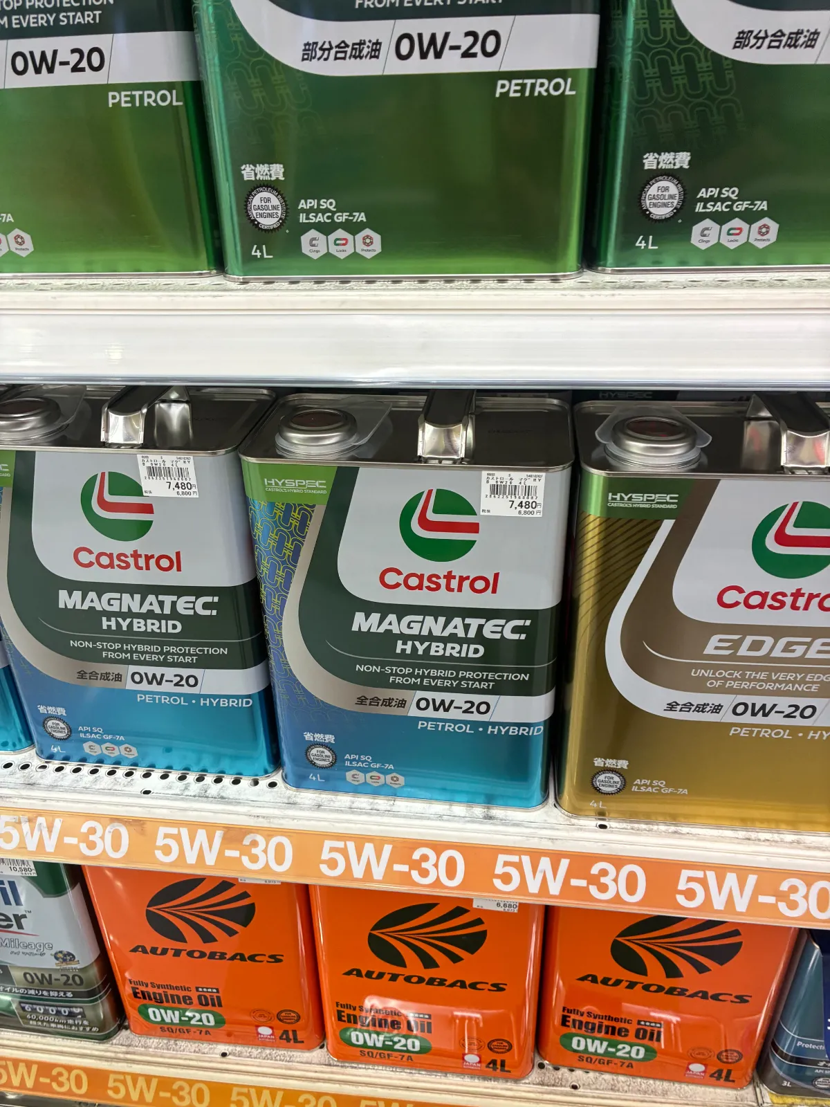 一時期はカストロールオイルも欠品してましたが、欠品は解消されたみたいだね。まぁ値段は上がってますけども。