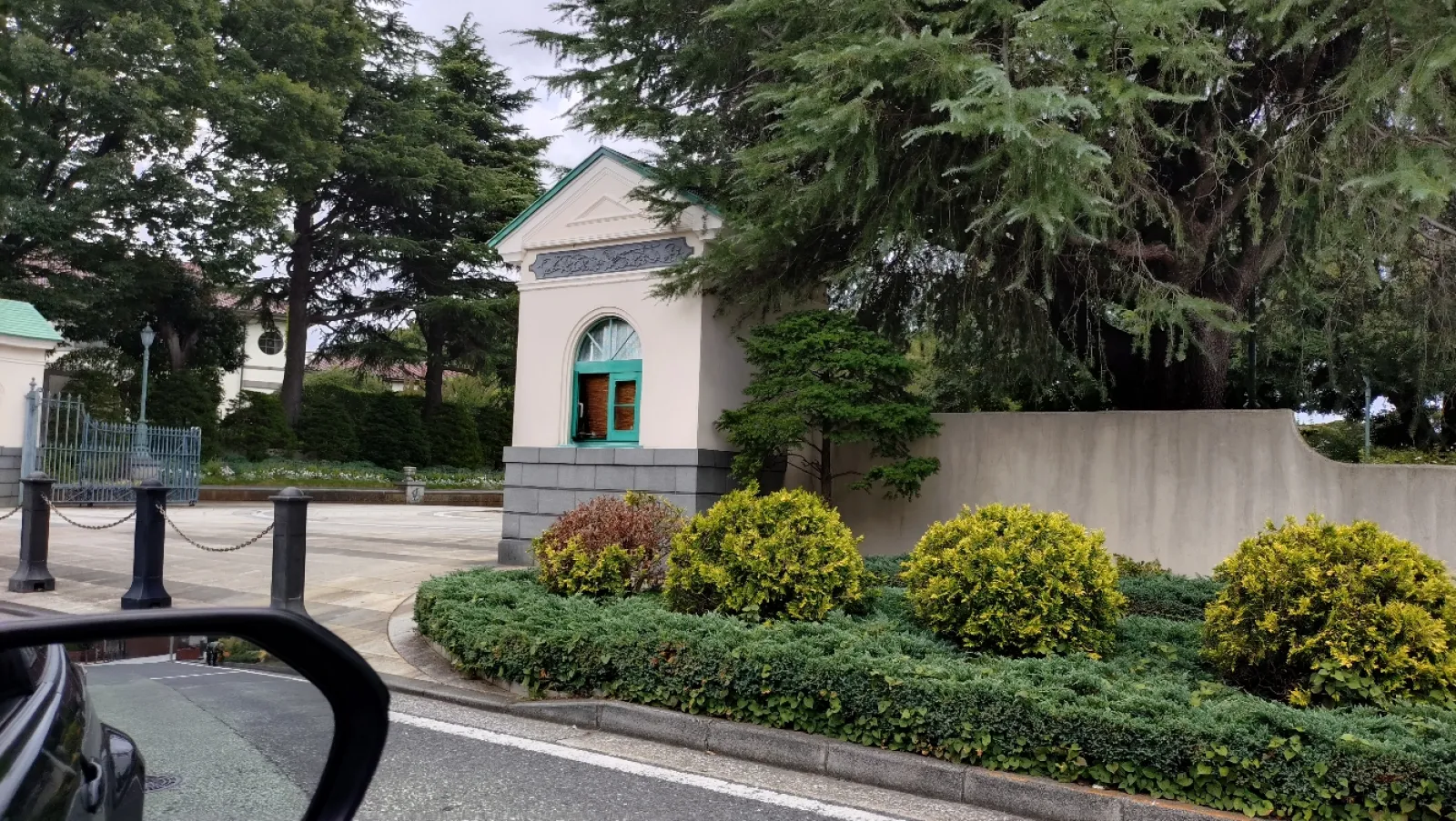 港の見える丘公園には大佛次郎記念館や洋館など横浜っぽさ満点。山頂部は駐車場もいっぱいできてました。50年ぶりに訪れました