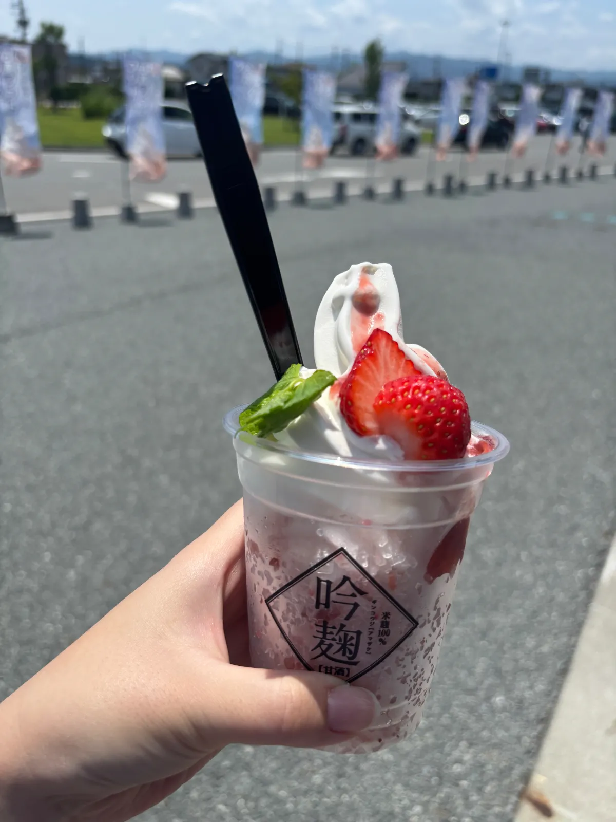 あまりの暑さにフロートを食べた😋
この組み合わせはもう最高っ！🍧✨️
SA・PAとかでもソフトクリーム食べたくなるのなんでだろう…🍦✨️