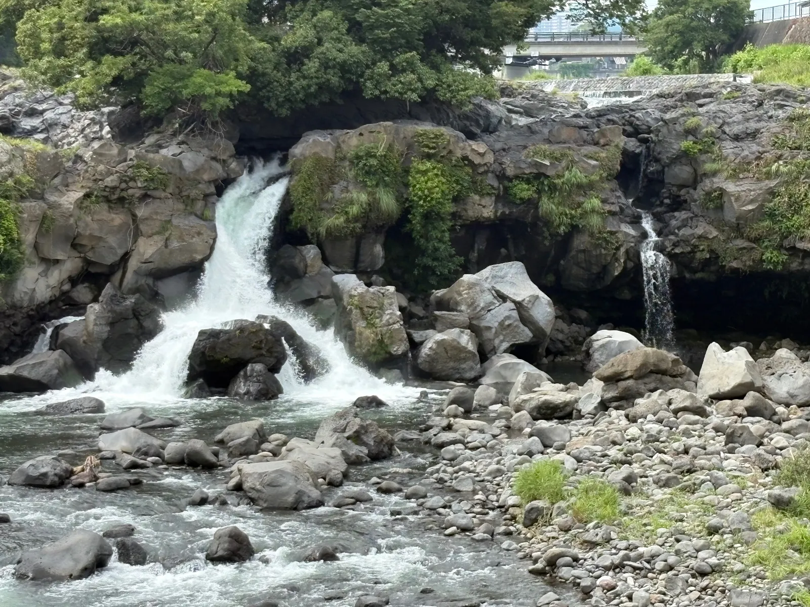 富士山の溶岩が作った滝