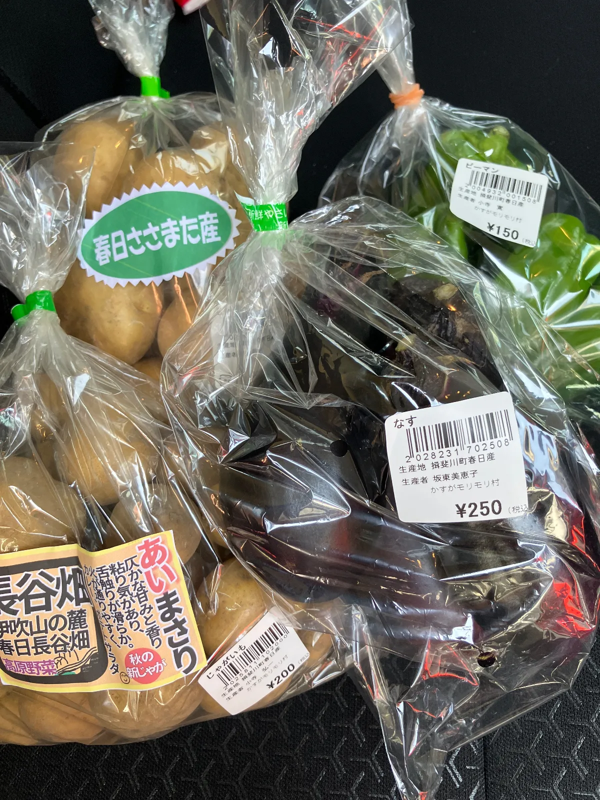 物販コーナーには地域の方のお野菜が。
毎回買って帰ります。