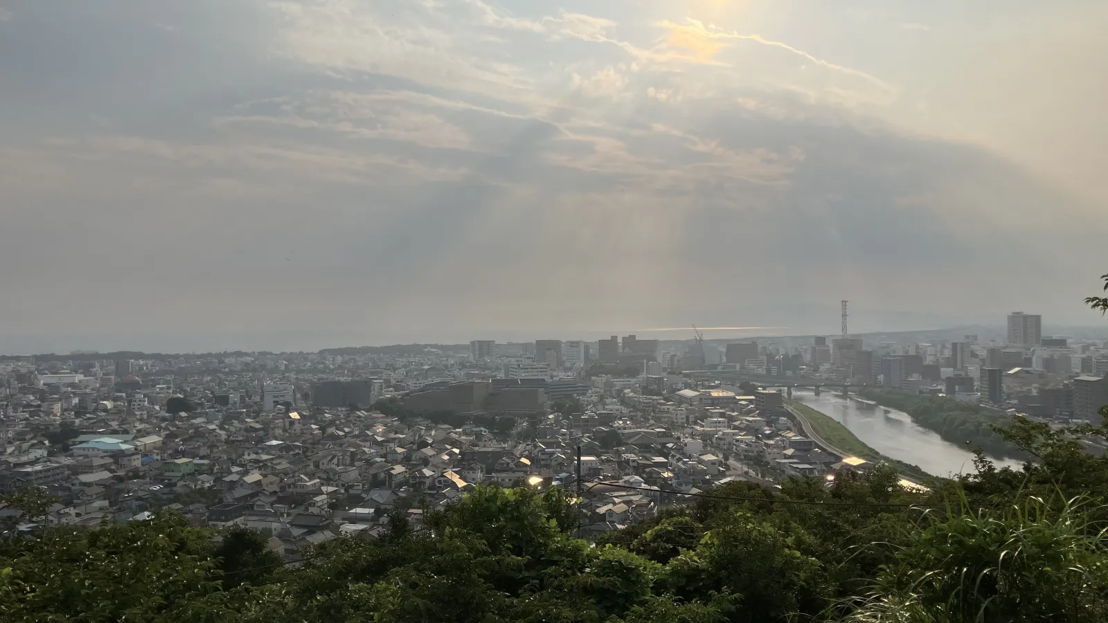香貫山から沼津市が一望できる模様…
https://mixi.social/@MaCH_3/posts/5f5391a9-fb98-490e-aa8d-b5ba9a74727d
https://mobila-carlife.jp/sns/post/a3a5cde0fc74488cad8572c3e05628f9/