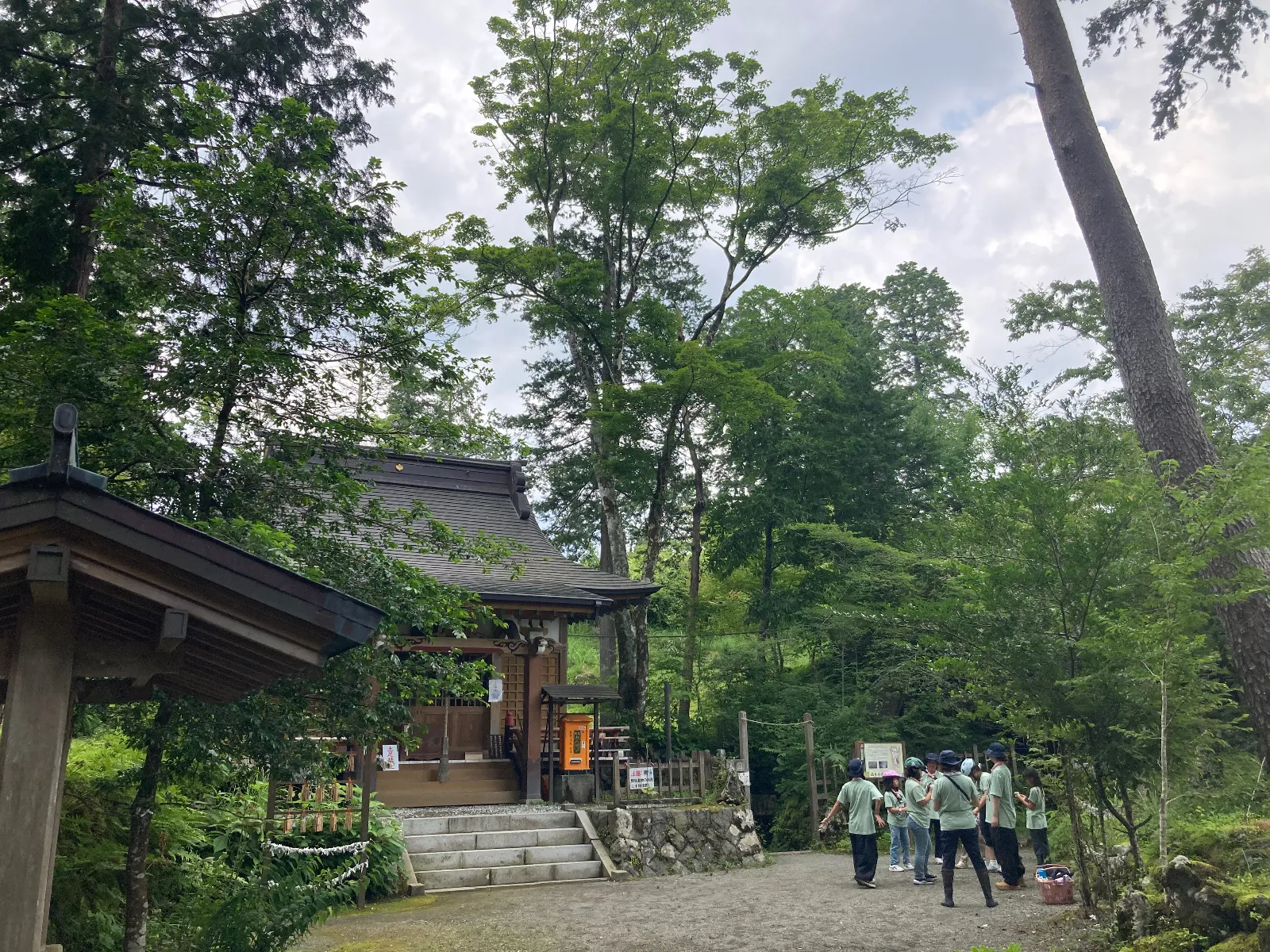 胎内神社の横にあります。
富士山世界遺産の富士信仰にもかかわりがある神社。子宝に恵まれるようにと、参拝される方が多いそうです。