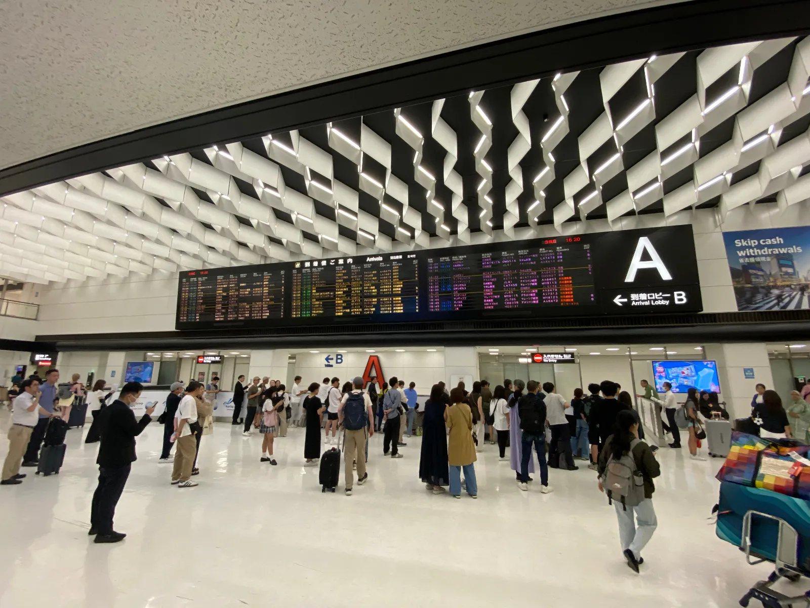 家族のお迎えで、成田空港にきました。
空港駐車場で駐車難民に！
駐車できたのは、入って45分後
ひどすぎ😭