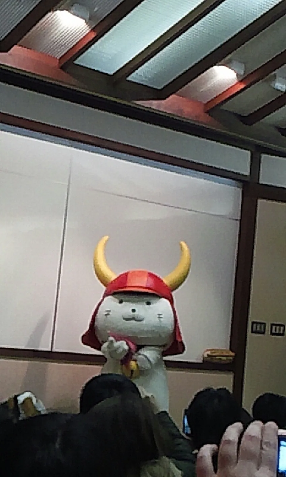 間近で見たひこにゃんは可愛いかった
当時は予約もなく、時間に行けばグリーティングできました