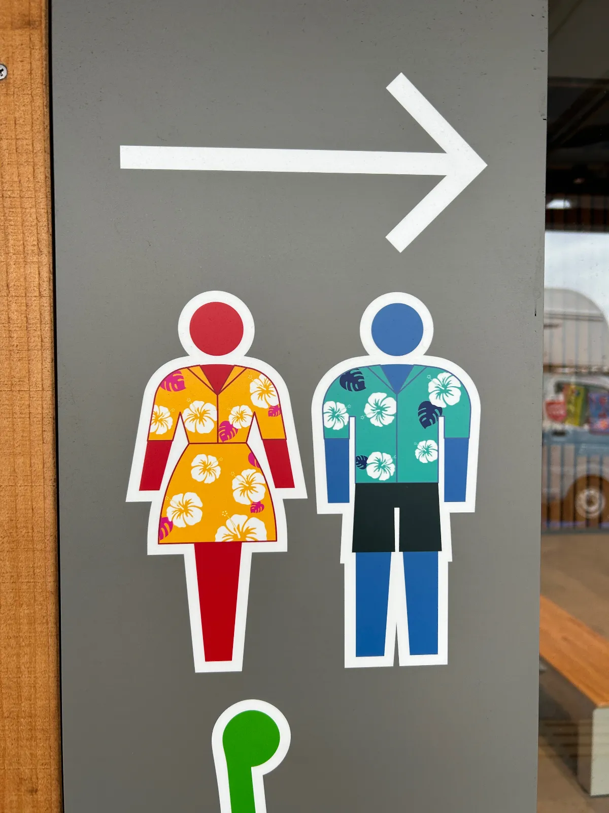 地元　神奈川の道の駅。
さすが、湘南を名乗るだけあって、
トイレも湘南なテイスト。

湘南というより南国？