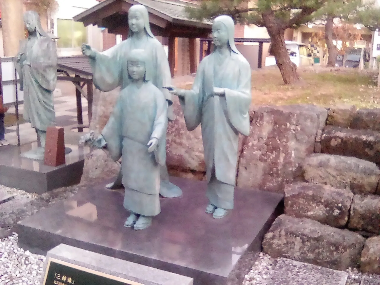 お市の方は、小谷城と北ノ庄城で二度も秀吉に攻められて城を落とされることに。浅井家の血を引く姉妹は後の世で対立する豊臣方と徳川方で中心的な役割となる。