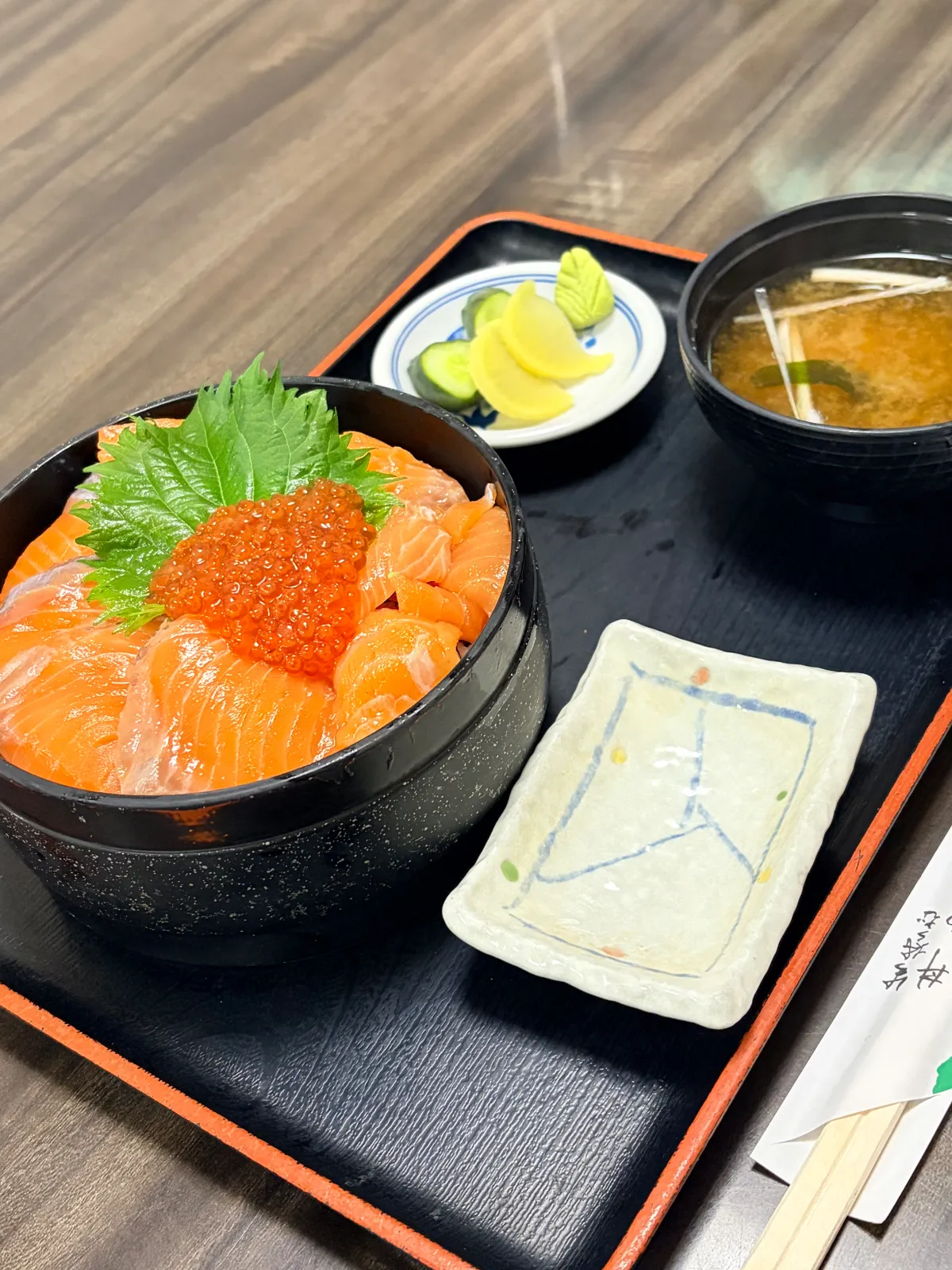 鴨川旅行で食べたサーモンいくら丼が贅沢だった