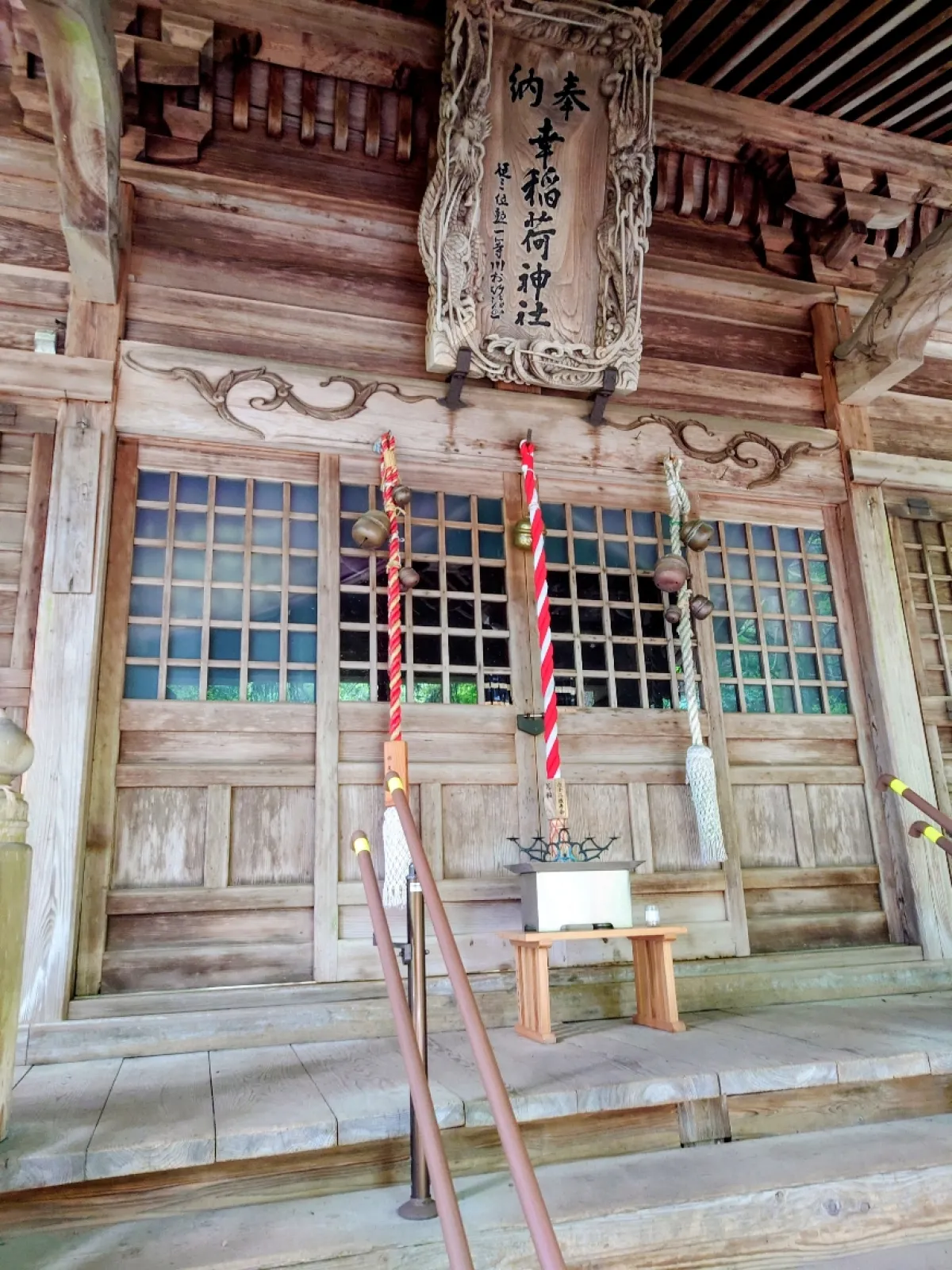 町中の大鳥居とか名前的にもっと流行っていそうな神社なのに人が居ない。
何でだろうか？
書き置きの御朱印等も有りませんでした。