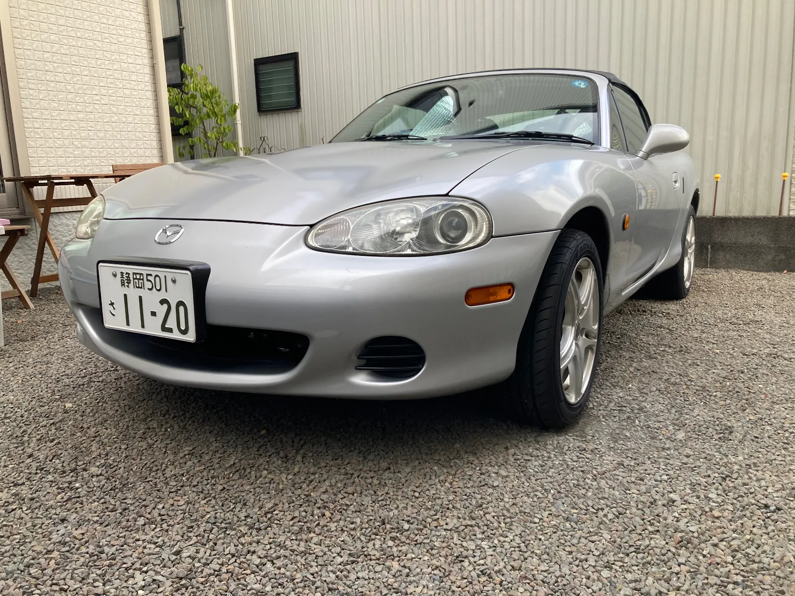 サイドブレーキの引きしろも確認しました。
OKです！

今日は時間がないですが、明日にでも試運転したいですね。
今回使ったデクセルのブレーキパッドは、一般性能やや上ぐらいのレベル。ガチの性能ではないですが、ロードスターの軽さはブレーキパーツのコンパクトさでも良くわかりました。

今日はここまで。
ではまた。