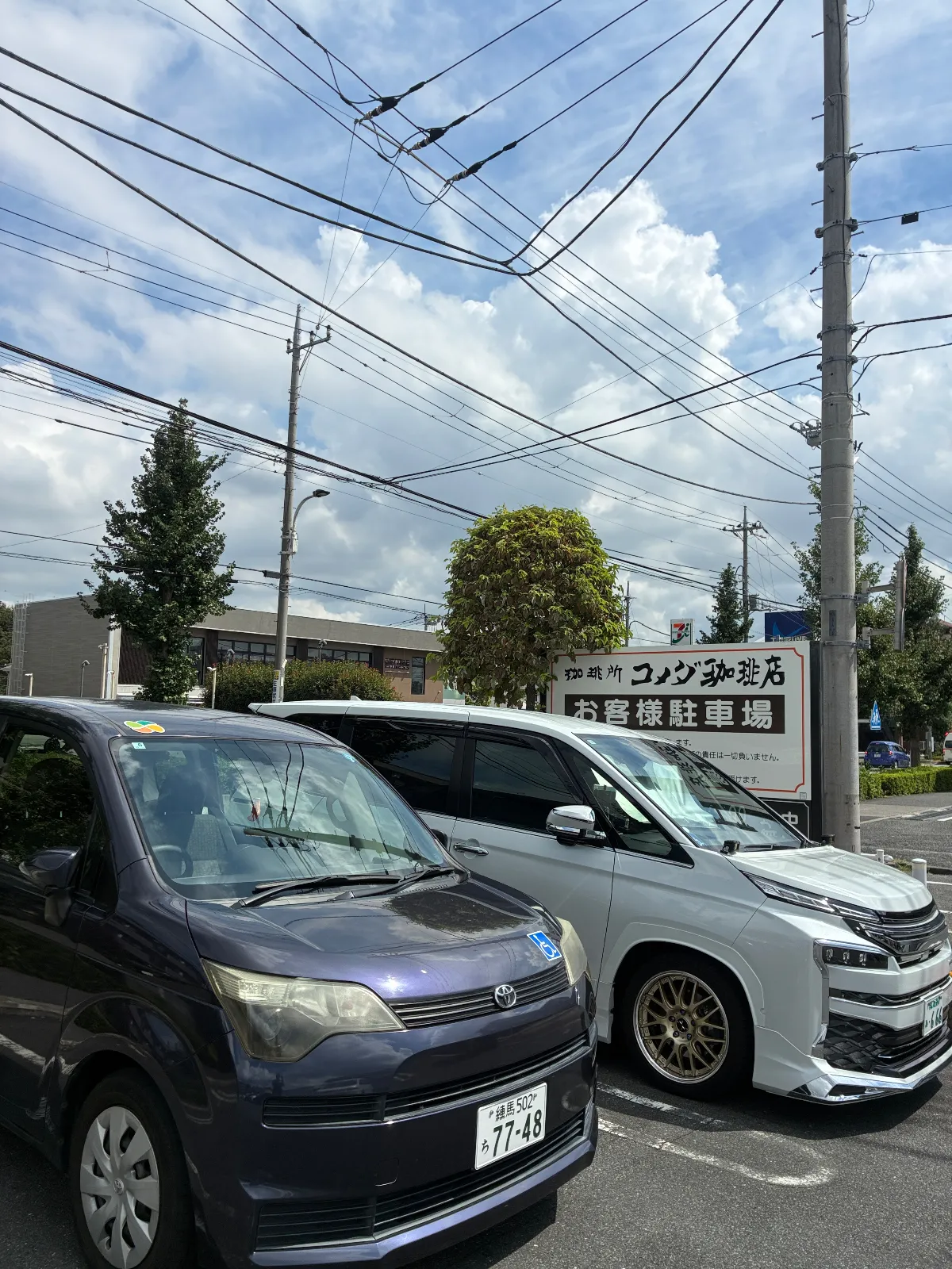 この辺では、なかなか車を停めてお茶できる場所ってないですよね。あと思いつくのは、高島平のどこかにあるスタバかな。でも、スタバって私らおっさん世代には、ちょっとのんびりする感じではないんですよね。

この板橋四つ葉店も結構使わせてもらってます。こっちは実家があるので、今回はそんな感じで、いつものように利用させてもらってます。

まあ、朝はこの値段でコーヒーが飲めるのは、ありがたいですね。