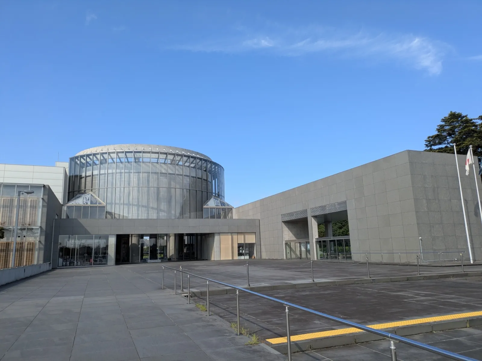 多賀城市にある東北歴史博物館です。建物も、広く周囲の景観も良いです。定期的に企画展も行われています。中には、レストランもあります。