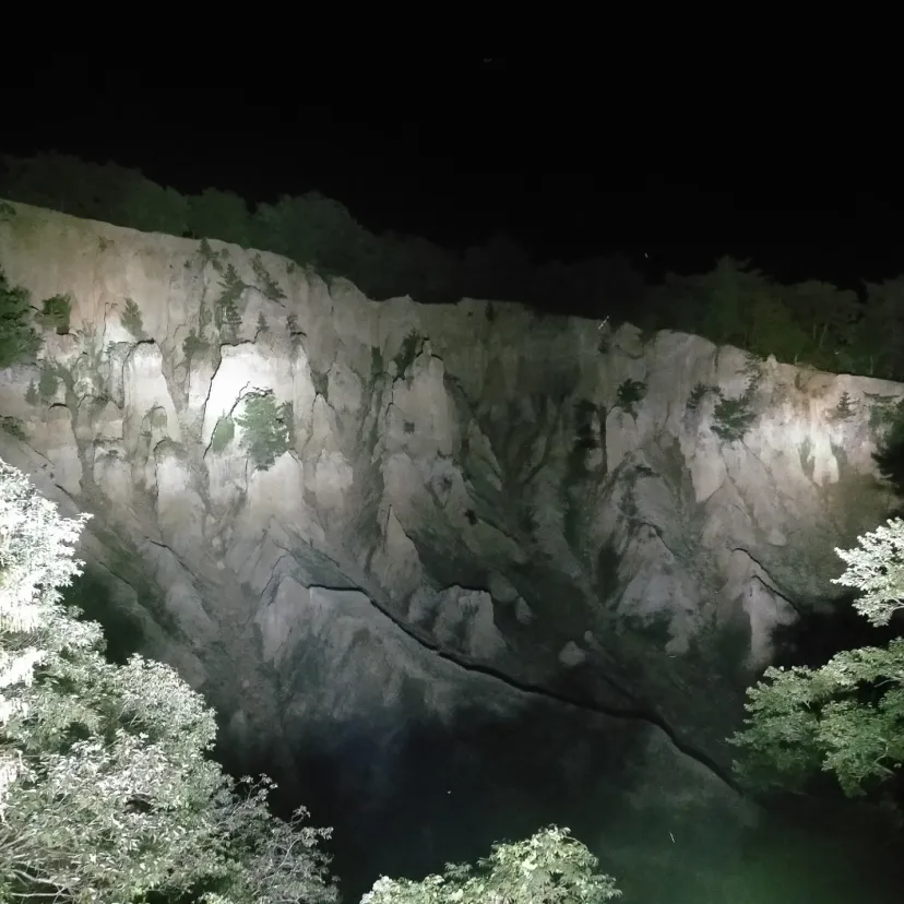 ライトアップされた阿波の土柱