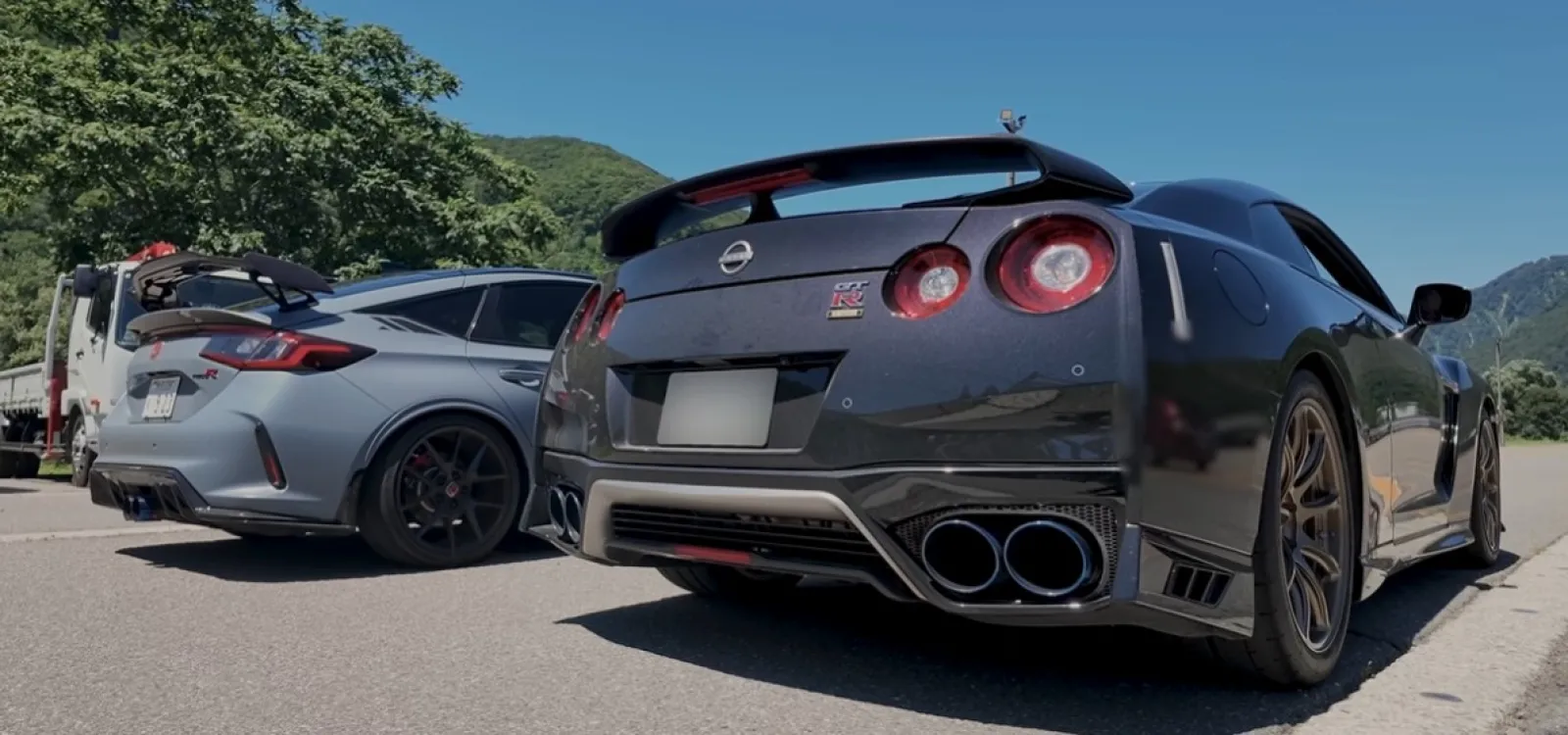 例えばGT-R T-specも現在の中古市場では約2,300～2,850万円。新車時価格より高い状態です。
WRX STI Type Sも新車時は約406万円でしたが、今では希少な生産終了MT車です。
ですから、面白いことに1億7,000万円を全部「消費した」と考えるのは間違いです。

実は「車に1億7千万円使った」とは違います。

2,500万円で買った車
↓
数年乗る
↓
2,200万円で売る

なら、実質的に失った金額は300万円です。
さらにGT-R T-specやF355、NSXなどは、希少性によって価格が維持されたり上昇したりする可能性があります。

つまり、

「高級車＝全部お金が消えていく」

とは限らないのです。

むしろ彼女の場合、

車を買う → YouTube動画になる → 再生収入を生む → 数年後売却 → 次の車を買う

という循環になっています。