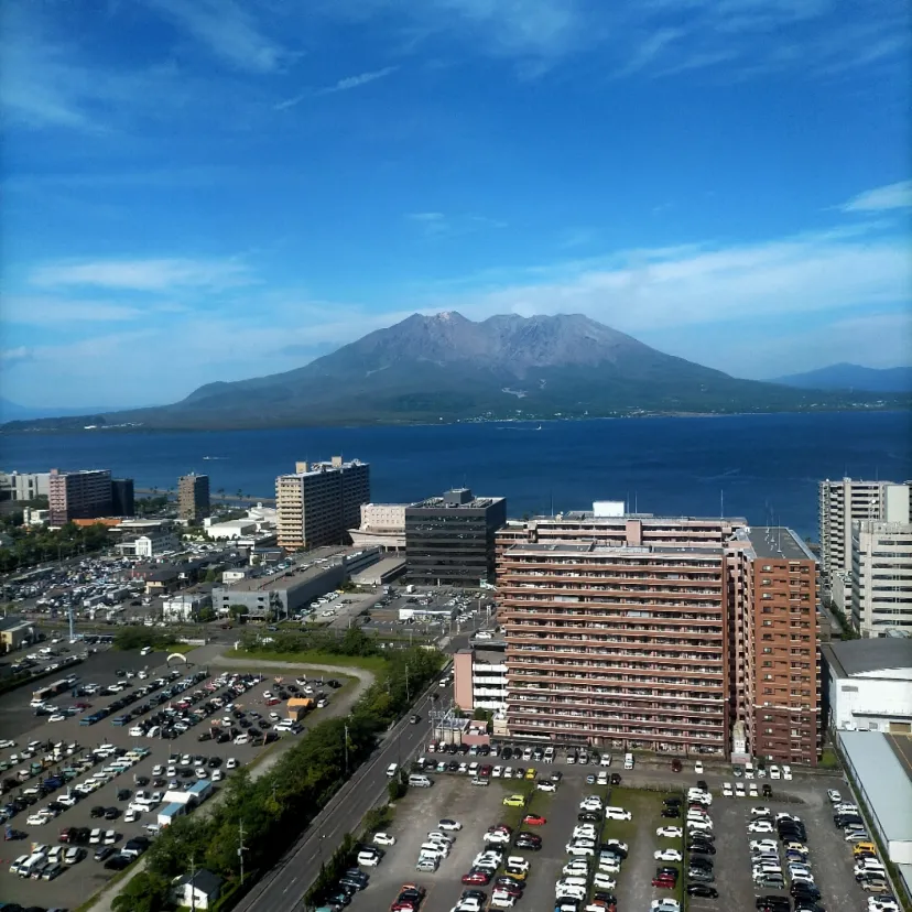 鹿児島県庁展望ロビーからの桜島