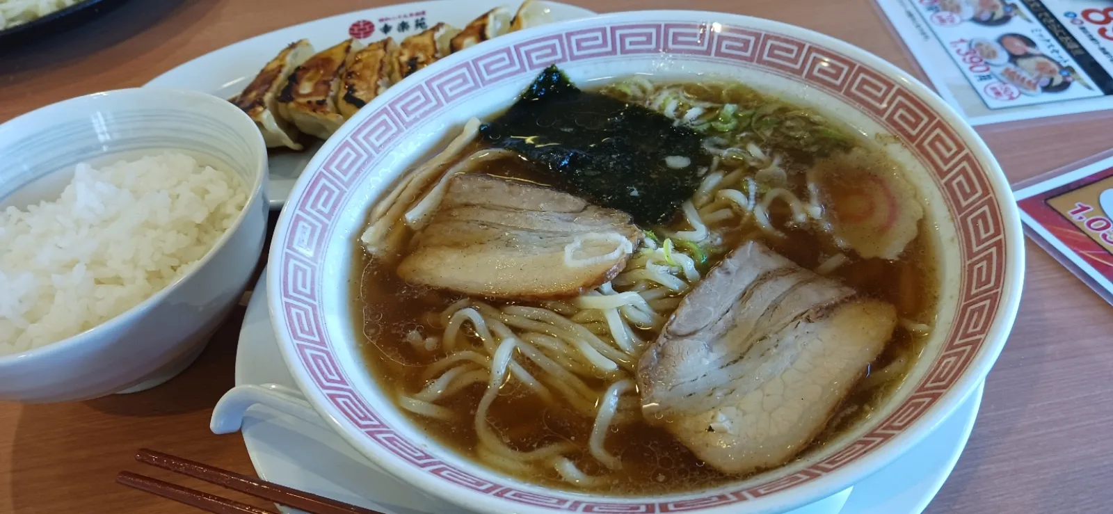 近くの幸楽苑にて朝昼一緒に中華そば480円にランチセットの餃子とご飯(300円)を付けて合計780円