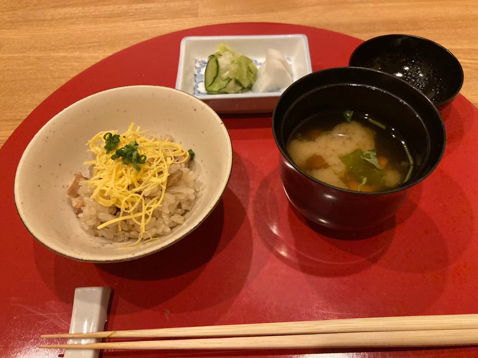 炊き込みごはんに味噌汁、漬物。
写真のコマが足りなかったですが、
デザートと、抹茶をいただき、本日終了。

夏の味覚の終盤戦、ありがとうございました。


ではまた。
