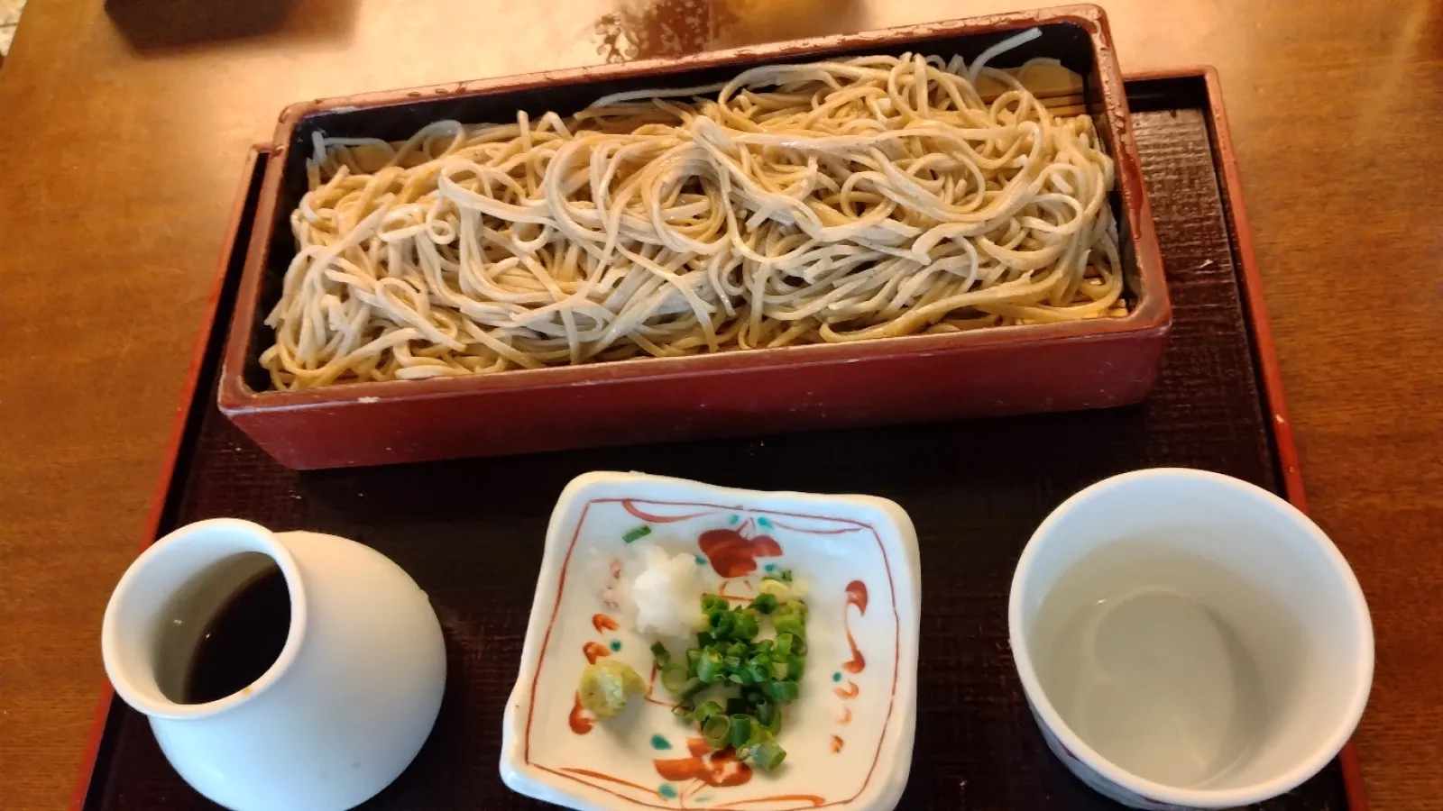 十割蕎麦は香り高く、ワイルドな歯ごたえながら喉越しもバッチリ。
久しぶりに美味しいお蕎麦を食べました。