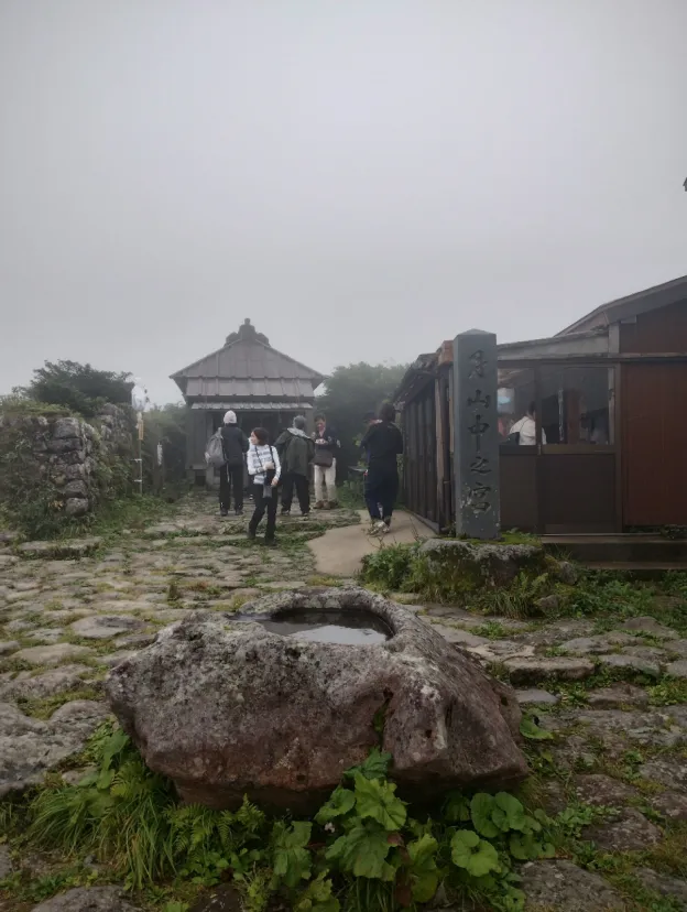 月山神社中之宮御田原神社と月山八合目弥陀ヶ原湿原