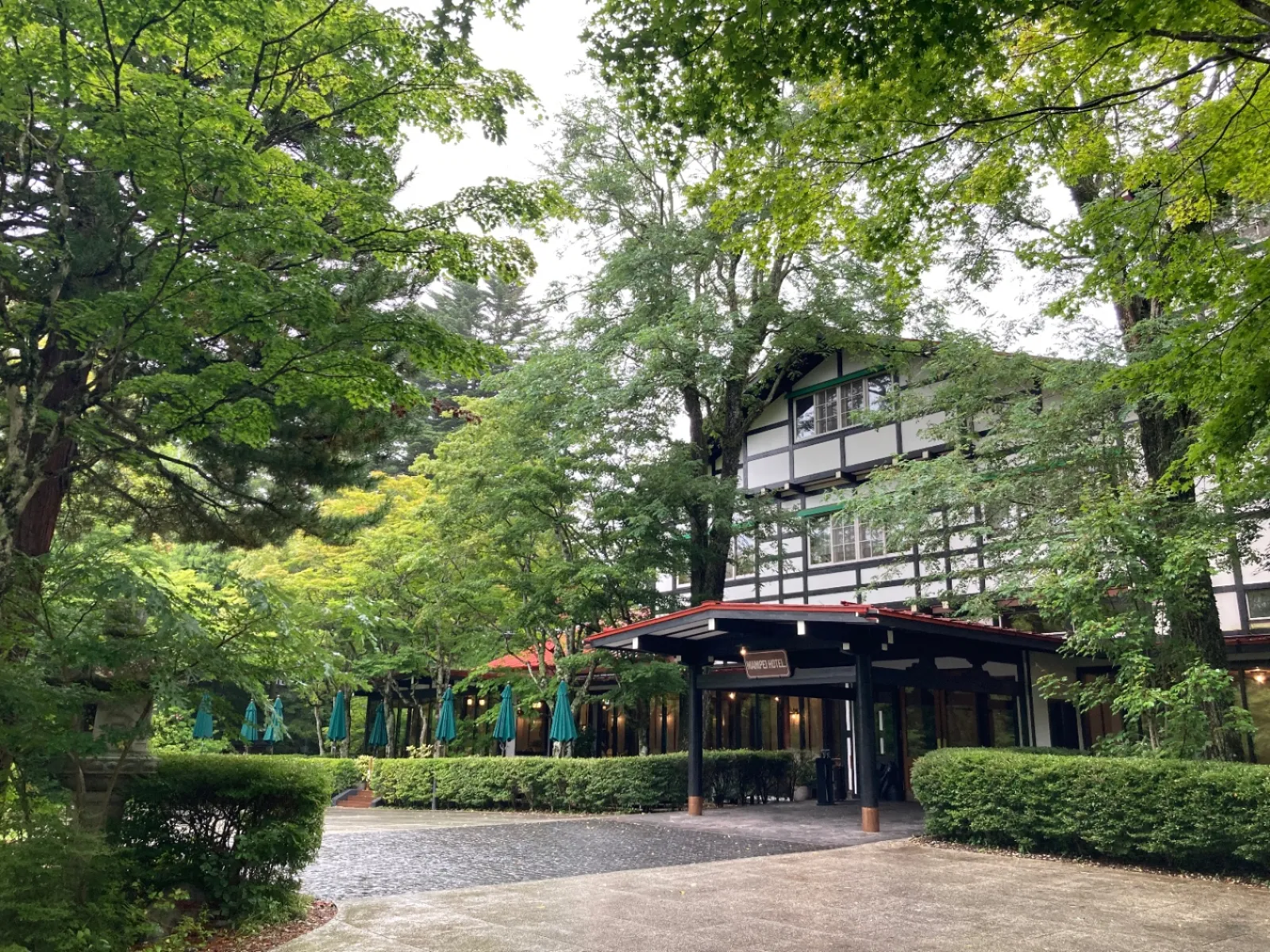 万平ホテル。覗いただけ。
