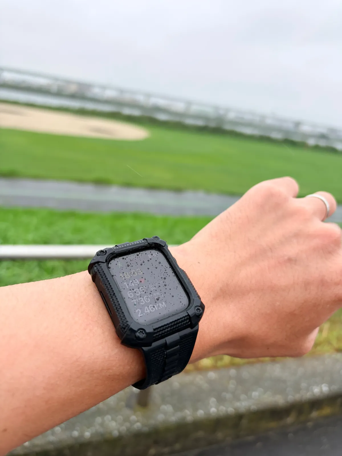 本日は生憎の雨☔
でしたが、休日の朝は気温が上がる前に3〜5kmのウォーキング&ランニングを心掛けてます！

昨日は5kmだったので今日は3km
河川敷まで往復1kmは歩き、河川敷で2kmラン
帰宅すると大体3kmの計算

傘さしてゆっくり走りましたw