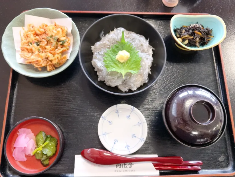 駿河湾の生しらす丼