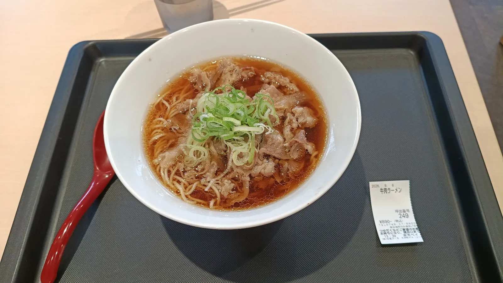 伊吹PAにて松屋 SA/PA店の限定メニューとも言える #牛肉ラーメン
牛めしの具が乗ってます…

https://mixi.social/@MaCH_3/posts/f6bbc016-b15d-4a83-9d40-0c557a1df923
https://mobila-carlife.jp/sns/post/f4c4651ddeb846dc80f464a7420fb413/