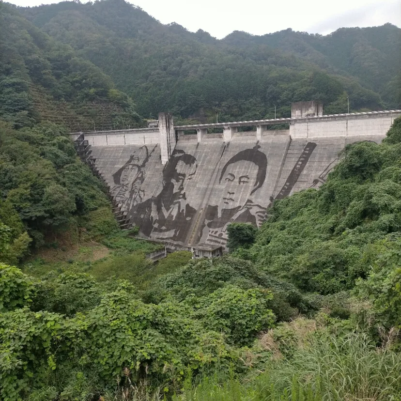 松田川ダムのダムアート