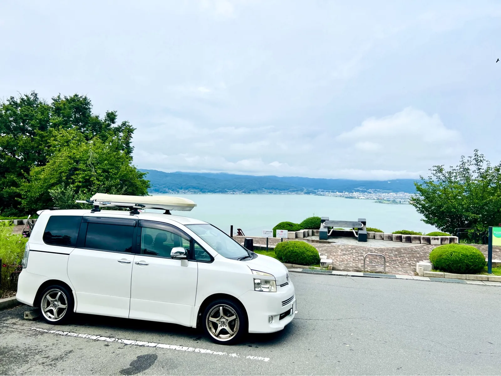 立石公園より望む諏訪湖、『君の名は』の舞台の「糸守湖」のモデルとされていますね。