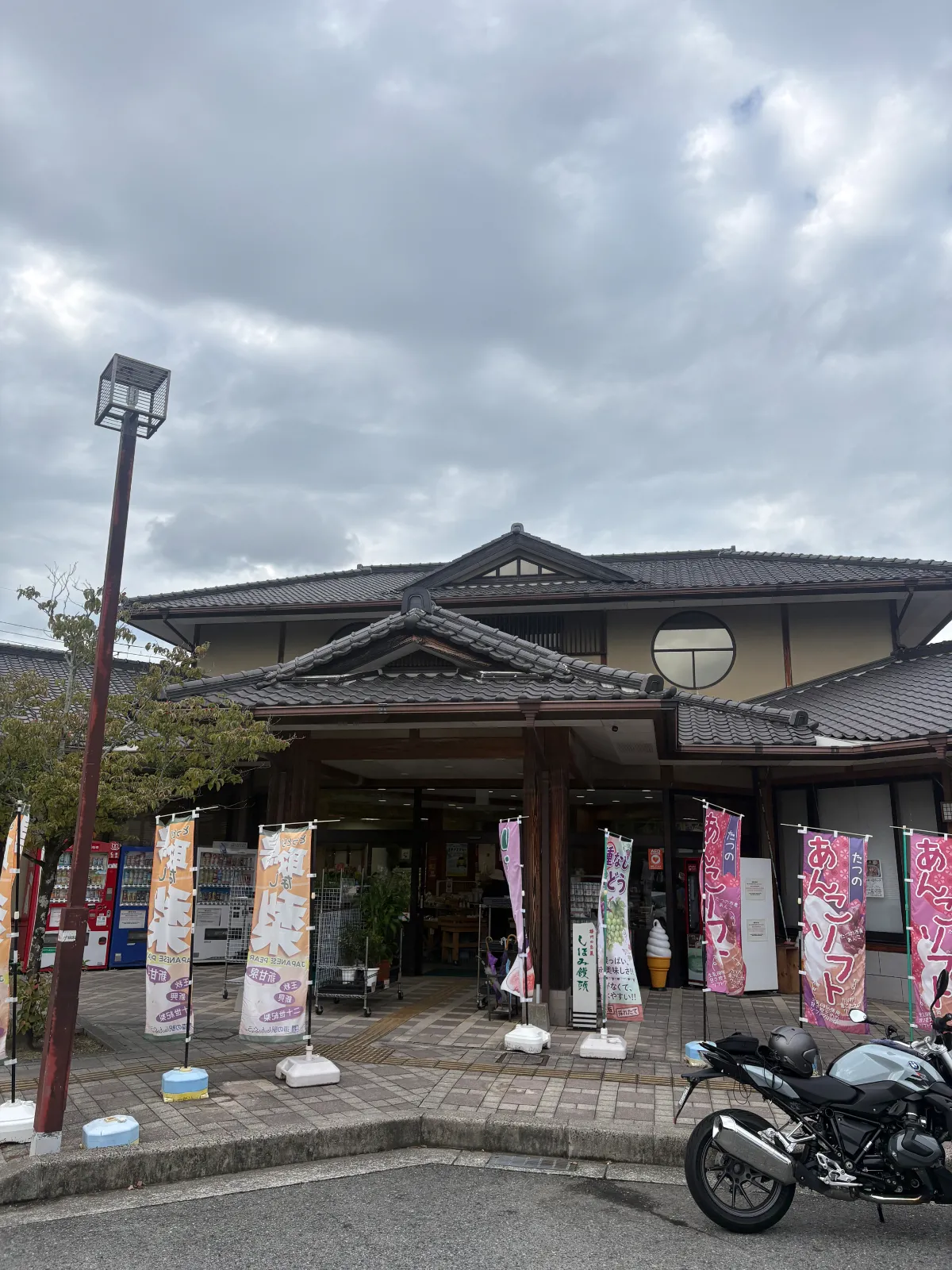 ここで食べたあんこソフトがクリームも濃厚で絶品でした。梨の新甘泉も購入出来たし、食べるの楽しみ。