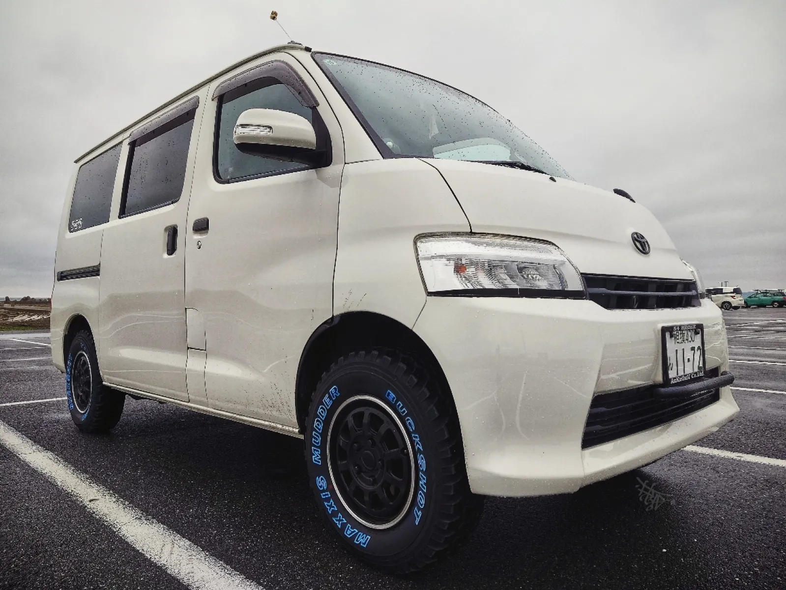 タウンエースのタイヤ交換。

今回も、MAXXIS Buckshot Mudder。