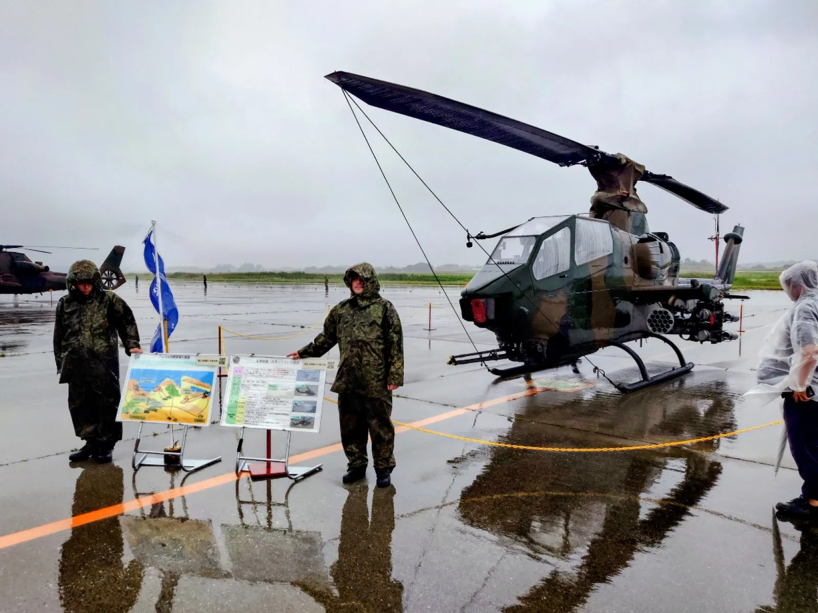 八戸航空基地のオータムフェスタ2026に参加してきました。
AH-1Sコブラを見て触りたく成りましたが、流石に近付けませんでした。