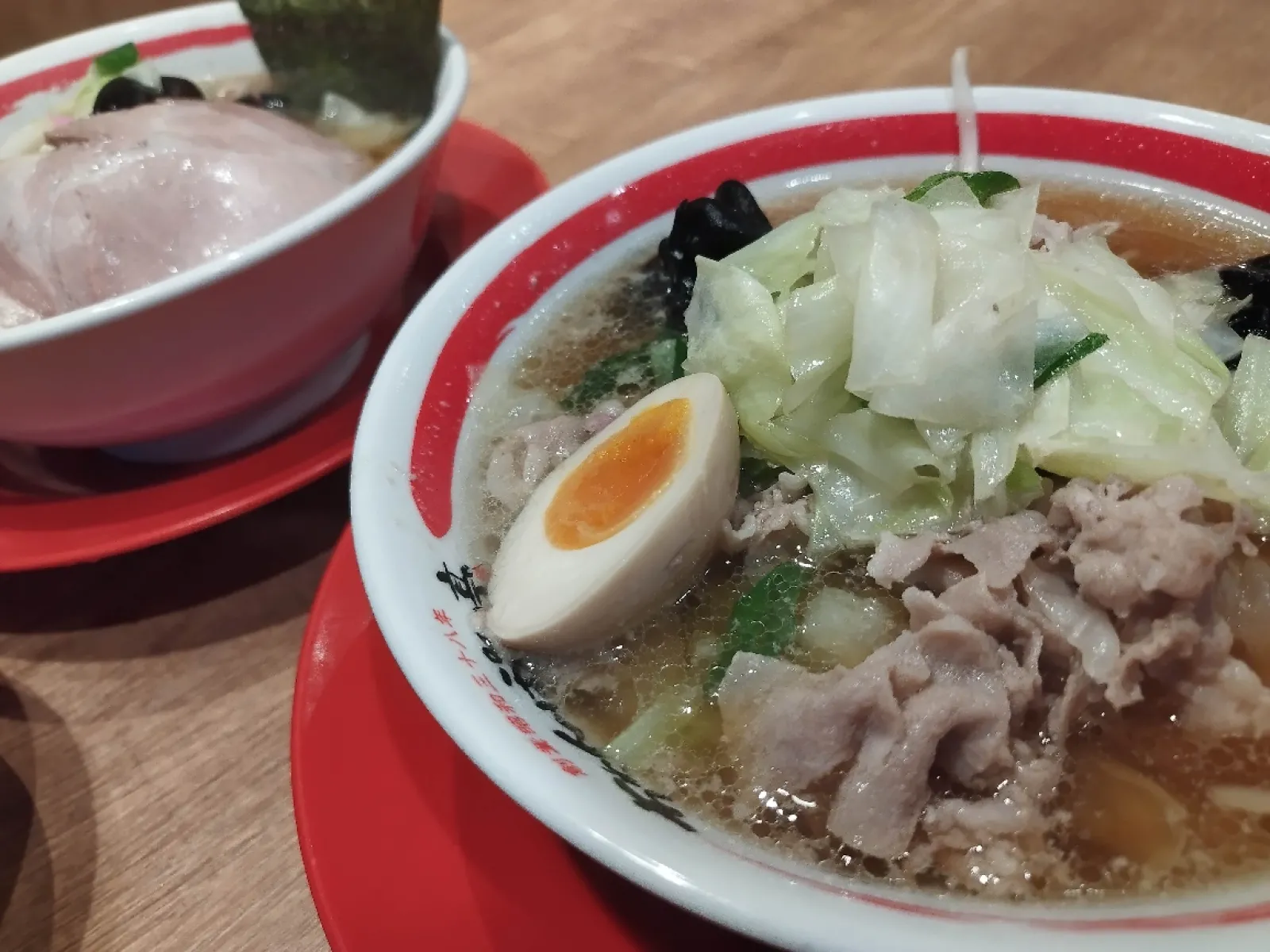 いつの頃からか滋賀の名物となり始めた近江ちゃんぽん。彦根で本店としている建物はあからさまに元あの建物なので一見の価値あり。