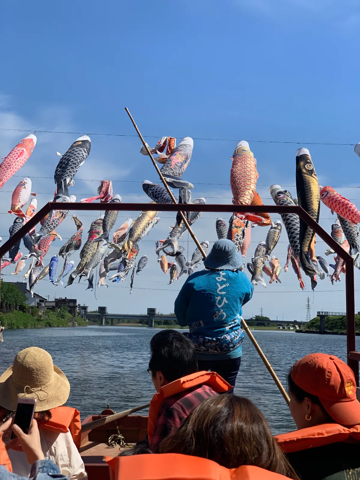 鯉のぼりのトンネル🎏船頭さんが船漕いで川を往復しました。期間限定でした。近くに白玉饅頭という名物があちこちに売られていました。美味しかったです！