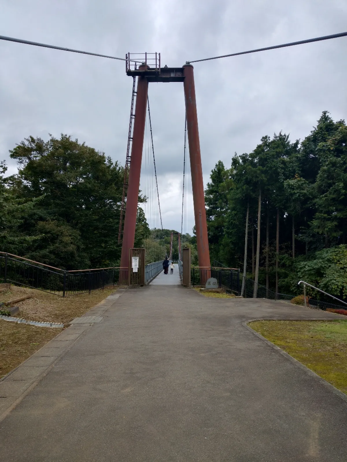 吊橋もあります。
安定感がありこどもでも歩きやすいです。