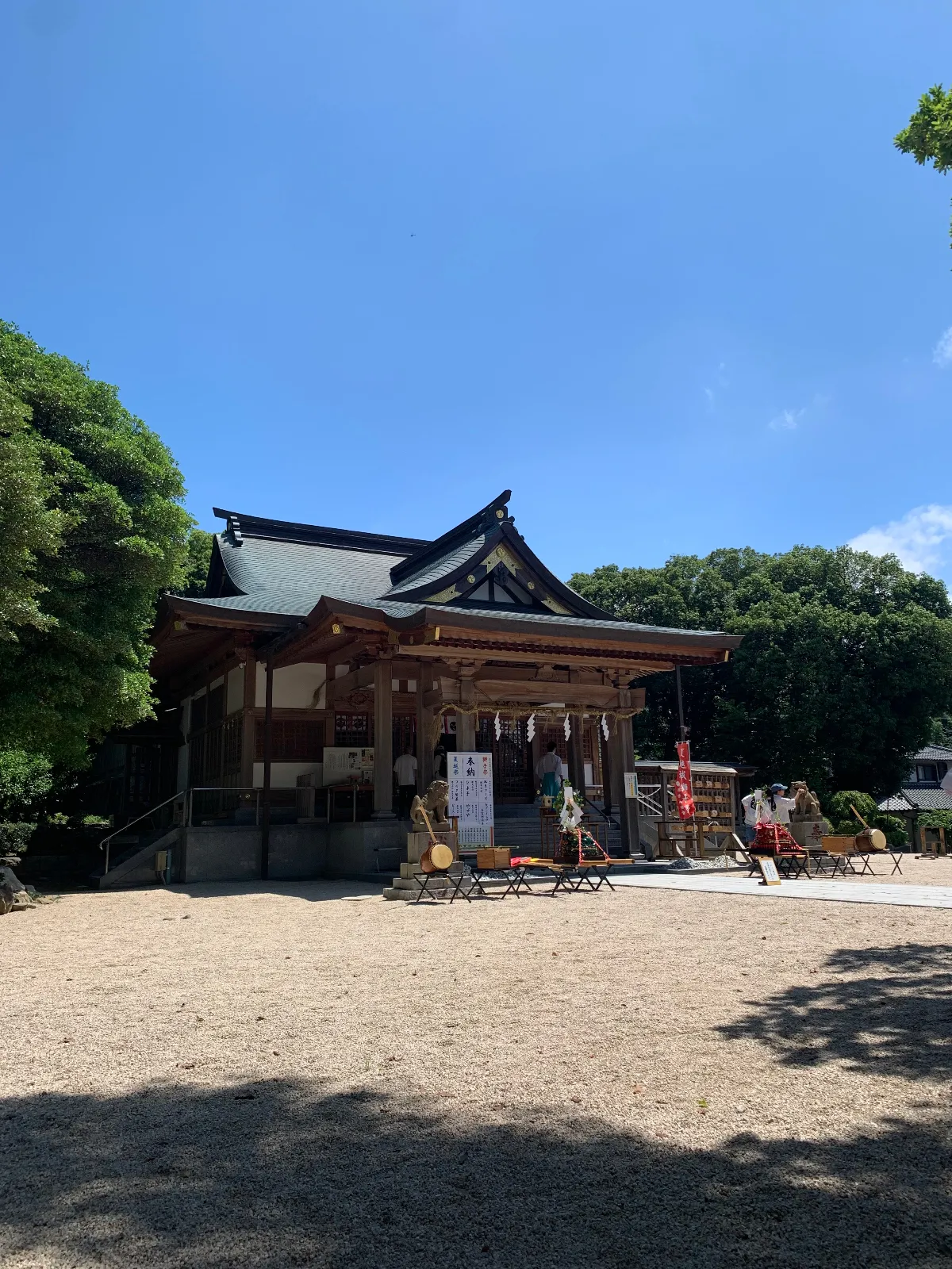 福岡県　高宮八幡宮、境内。九州最大の絵馬が設置されています。毎年干支が変わりますよ。