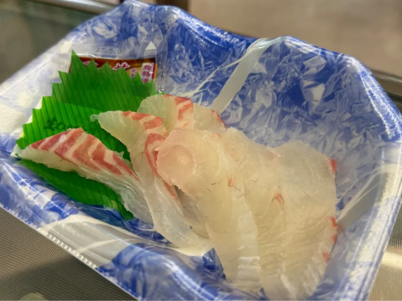 おやつに真鯛のお刺身