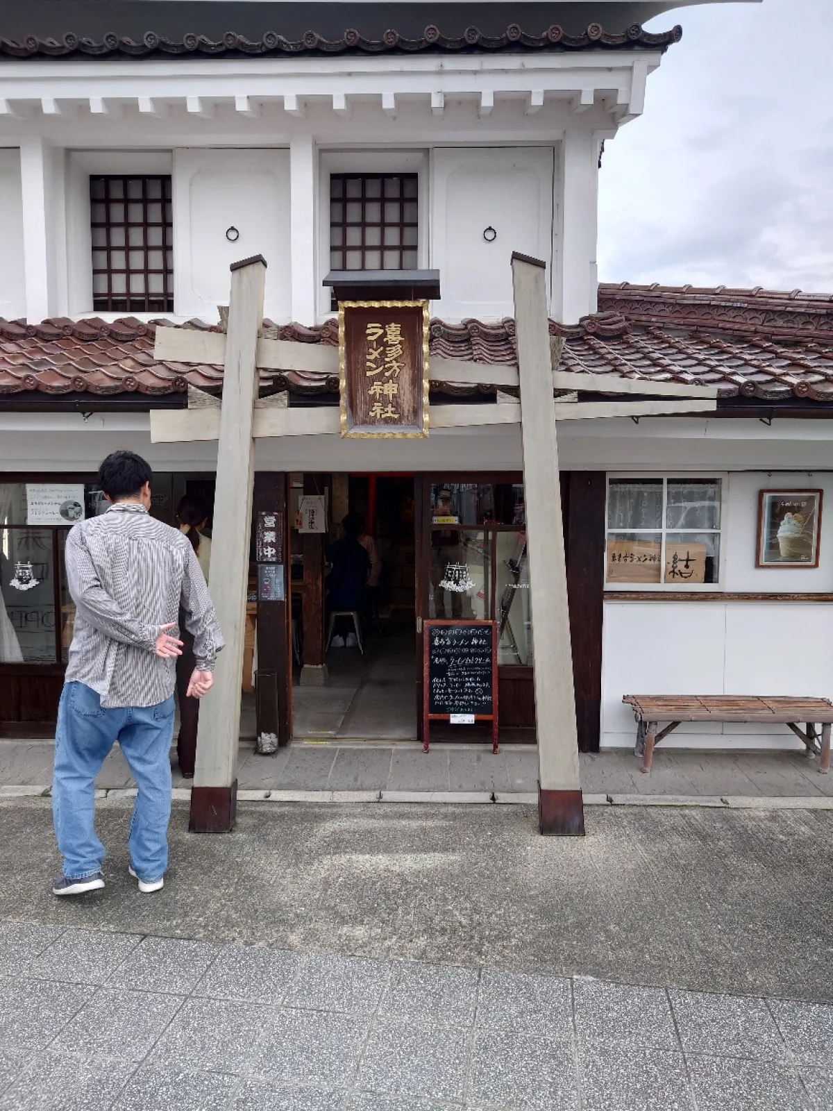 鳥居が割り箸風です。