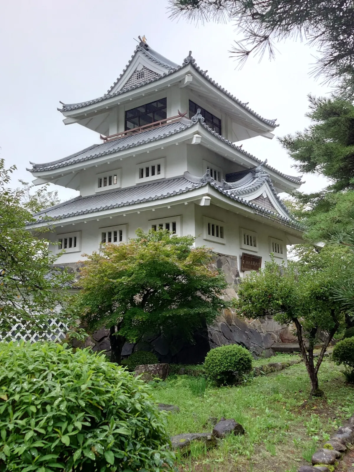 三戸城の跡には三戸城温故館が建っています。