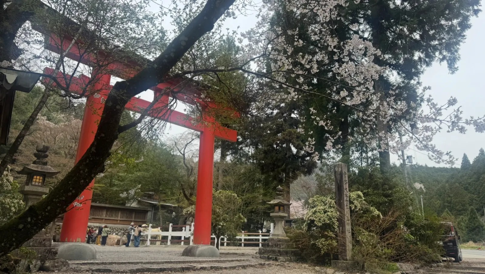 今スピリチュアル系が好きな人に人気な丹生川上神社さん3社の中の１つの下社さん。
開運したい人には丹生川上神社3社巡りお勧めです♪