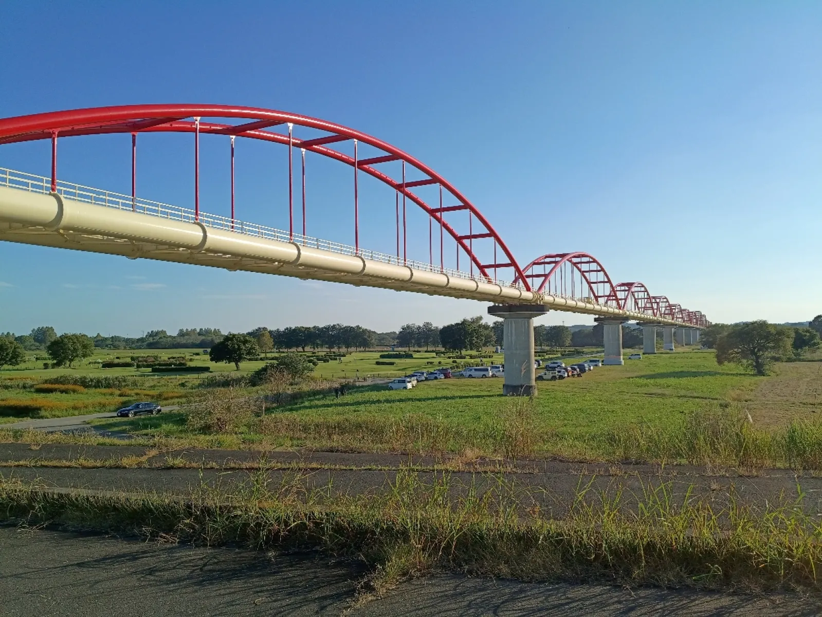 長さ1,100mと日本一の長さを誇る、荒川水管橋です。